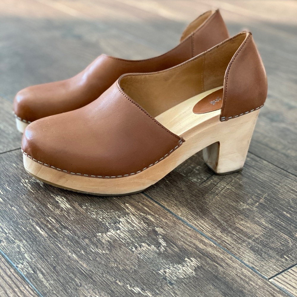 Free people camel colored clogs!